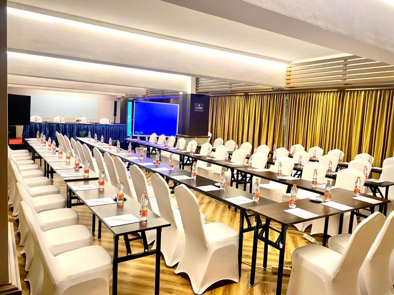 All Nite And Day Hotel Alam Sutera Serpong Luaran gambar